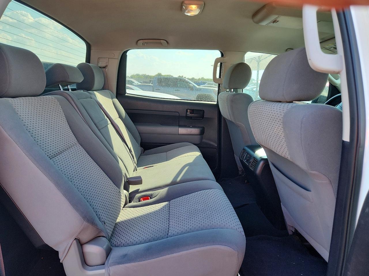 2012 Toyota Tundra Crewmax Sr5 Белый vin: 5TFDW5F17CX266690