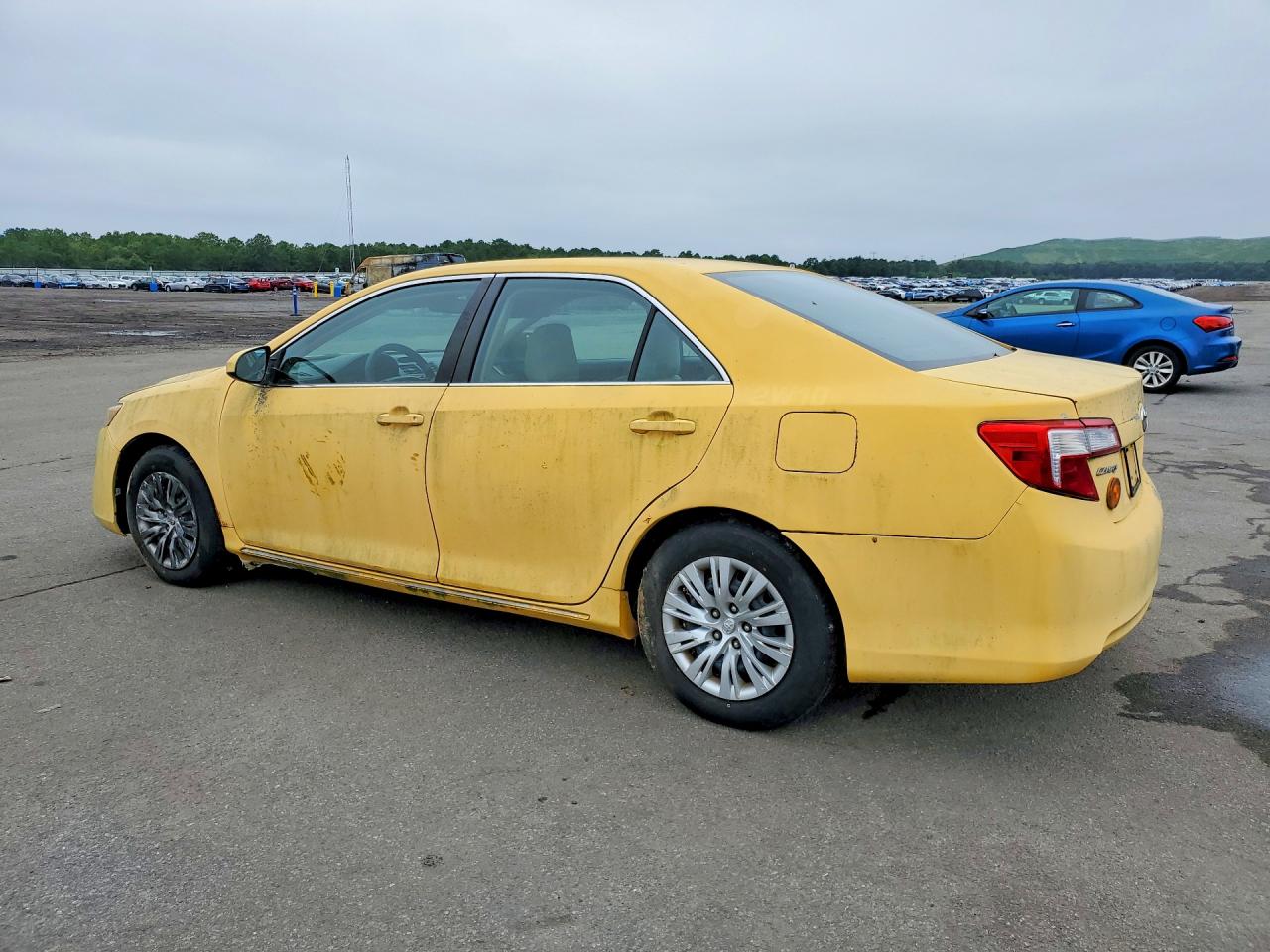 2014 Toyota Camry Hybrid Le Yellow vin: 4T1BD1FK3EU111584