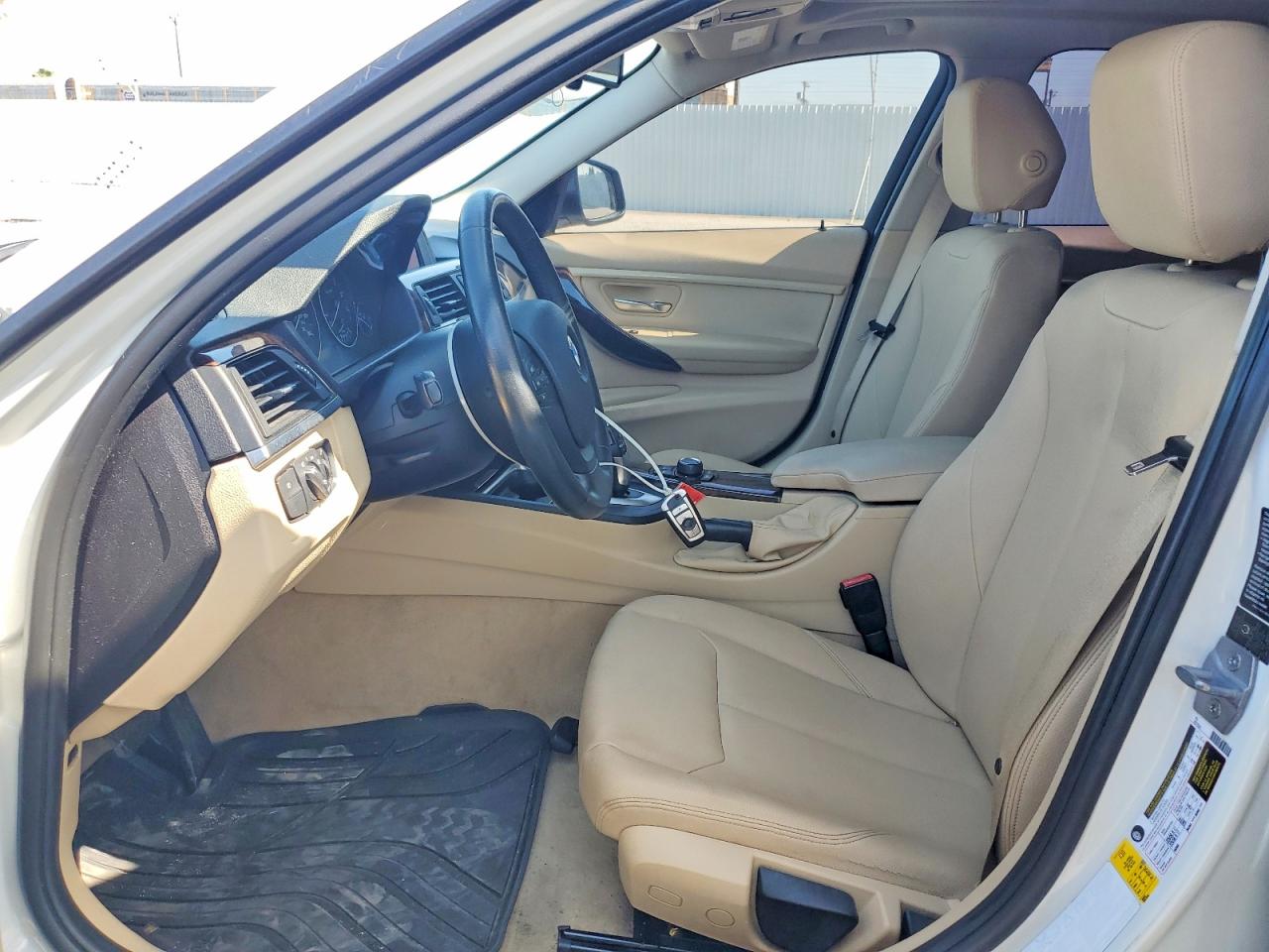 2014 Bmw 320 I Xdrive Белый vin: WBA3C3G55ENS67438