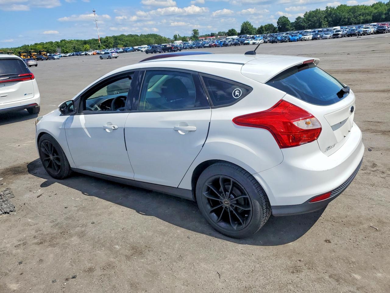 2014 Ford Focus Se White vin: 1FADP3K24EL334797