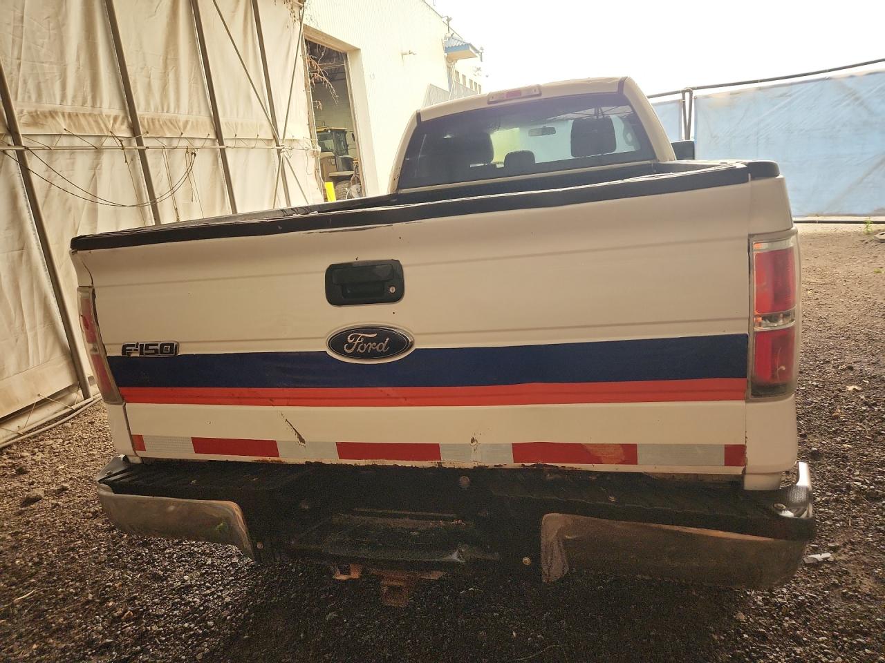 2014 Ford F150 Super Cab White vin: 1FTVX1EFXEKF11912 Damage: Right Tail Light, Cracked, Replacement Required