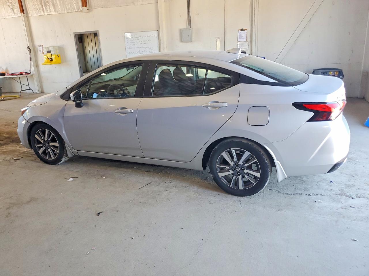 2020 Nissan Versa Sv Серебряный vin: 3N1CN8EV8LL808012