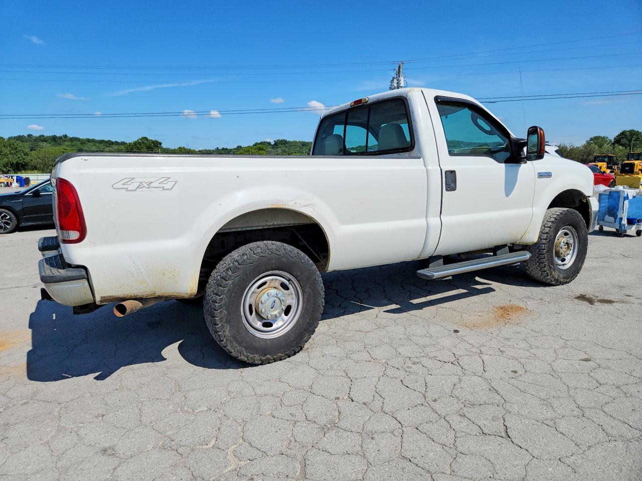 2005 Ford F250 Super Duty White vin: 1FTNF21515EA21072