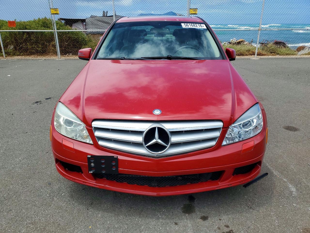 2011 Mercedes-benz C 300 Красный vin: WDDGF5EB8BA510104