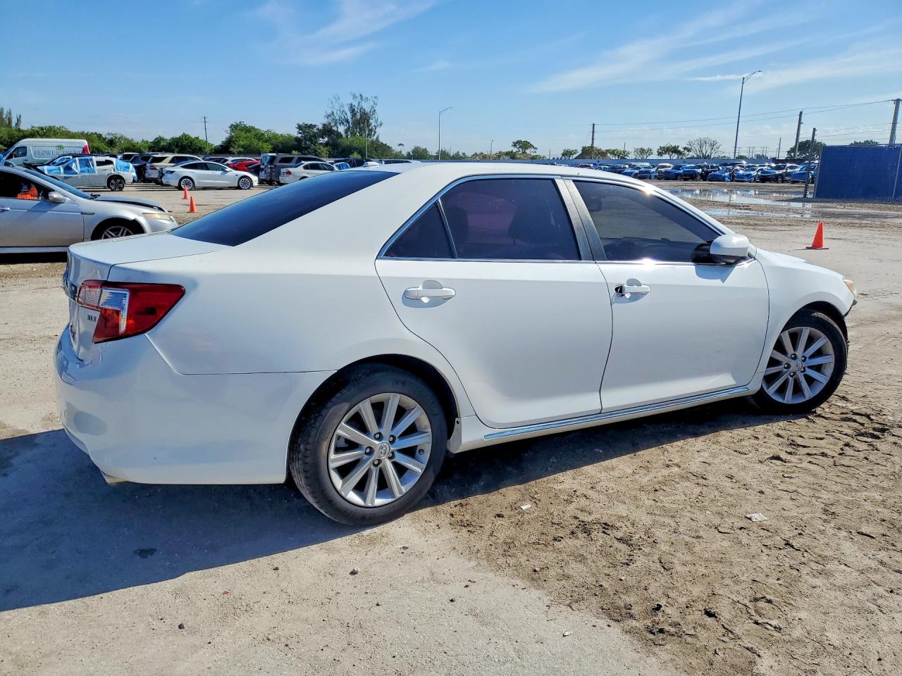2014 Toyota Camry Xle White vin: 4T4BF1FK1ER345433
