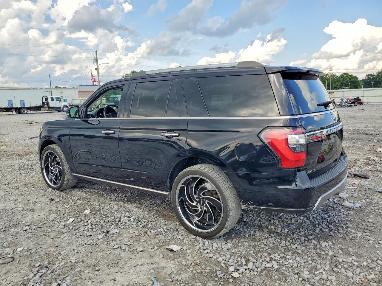 2018 Ford Expedition Limited Черный vin: 1FMJU1KTXJEA11481