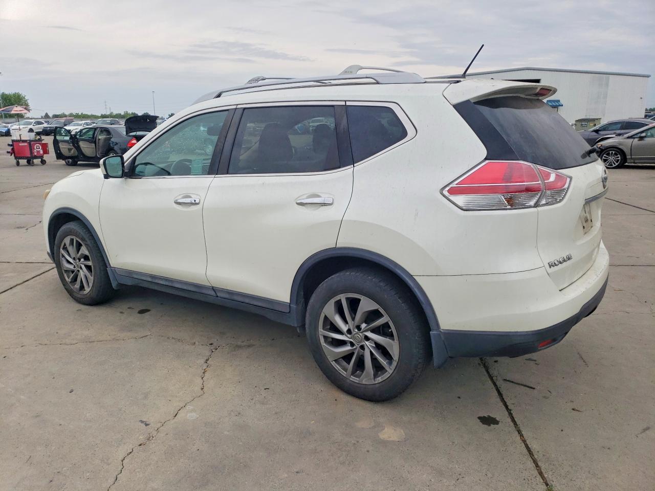 2015 Nissan Rogue S White vin: 5N1AT2MV2FC841463