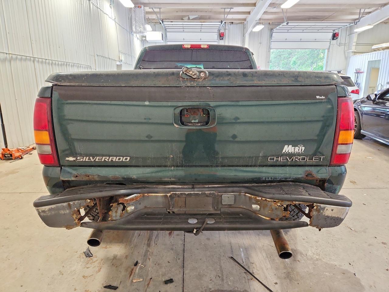 2001 Chevrolet Silverado K1500 Зеленый vin: 2GCEK19V711352096