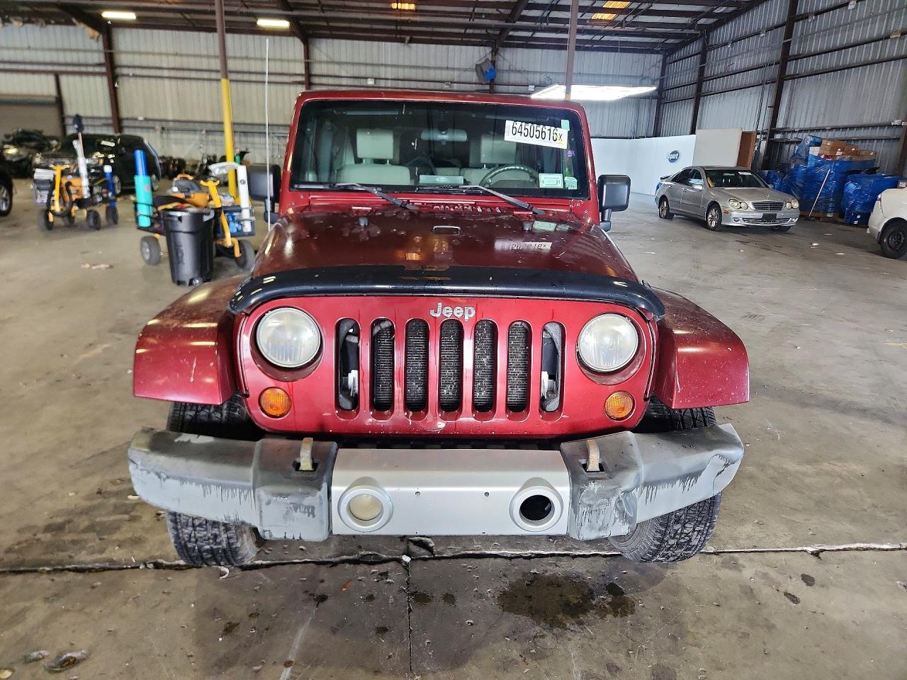 2009 Jeep Wrangler Unlimited Sahara Red vin: 1J4GA59169L750562