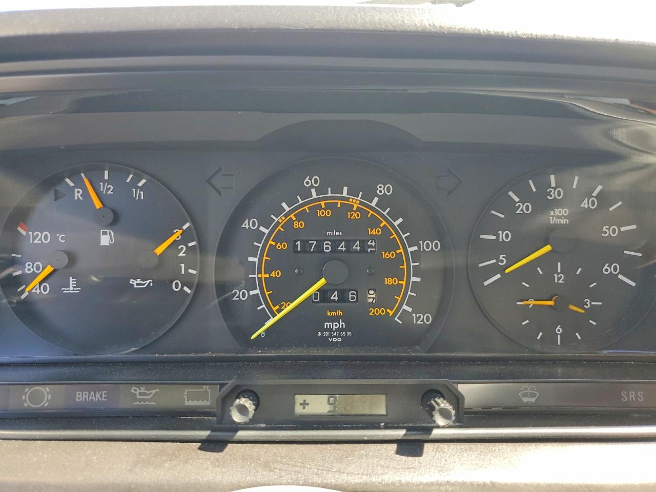 1988 Mercedes-benz 190 D 2.5 White vin: WDBDB26D4JF455030