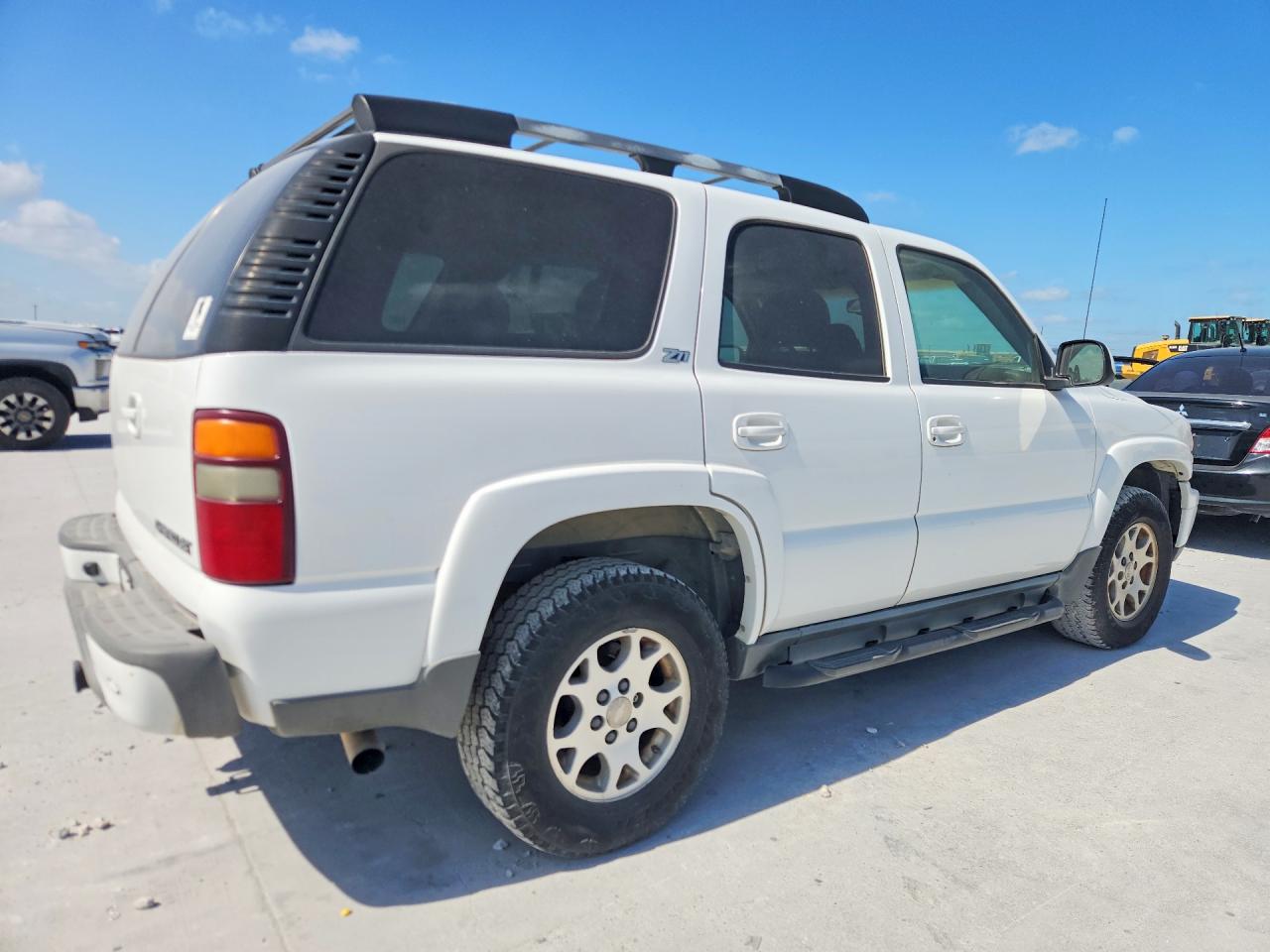 2002 Chevrolet Tahoe K1500 White vin: 1GNEK13Z12R188968