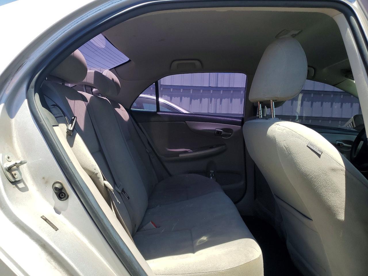 2011 Toyota Corolla Le Silver vin: 2T1BU4EE0BC587916