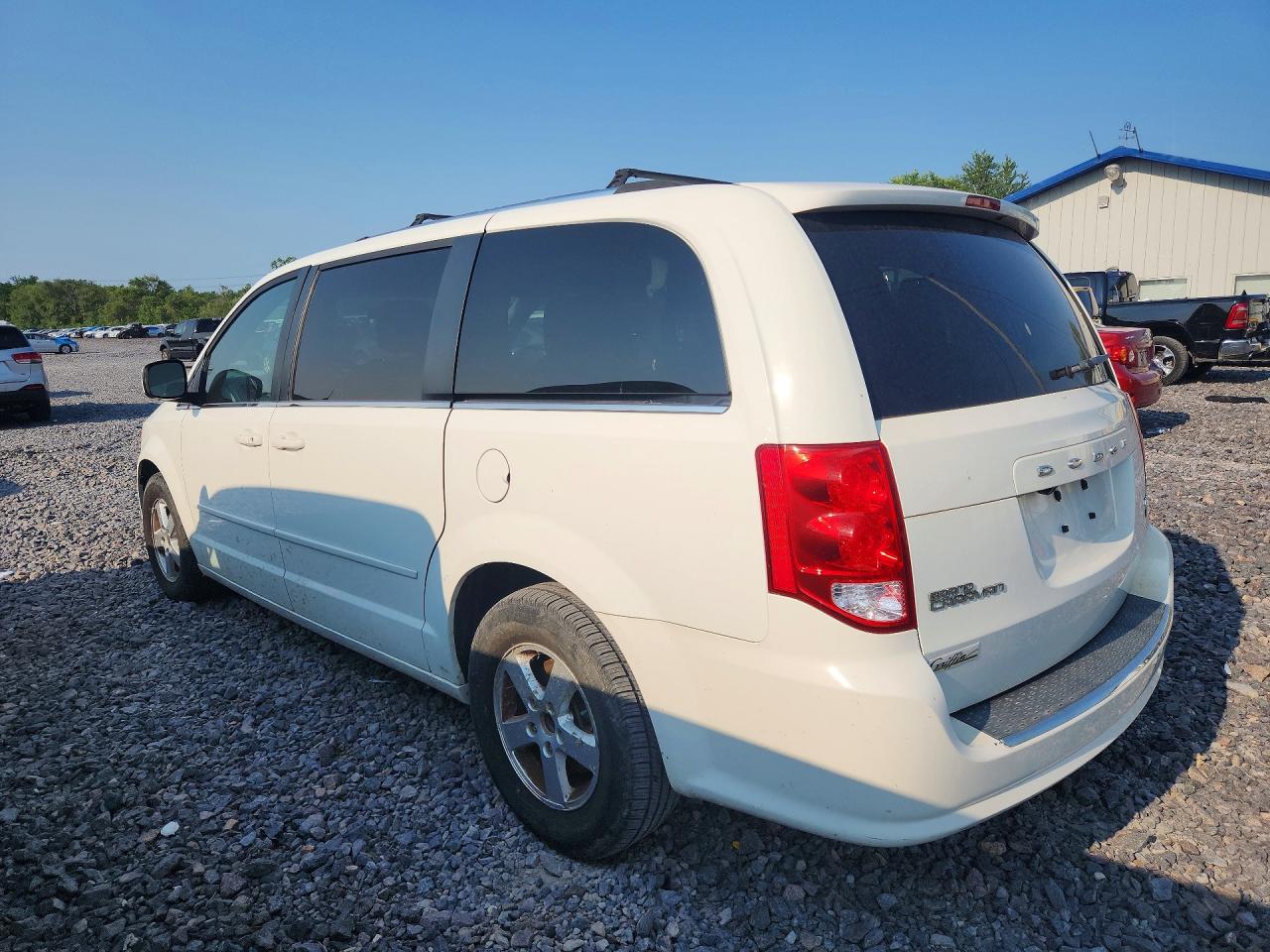 2011 Dodge Grand Caravan Crew White vin: 2D4RN5DG6BR700050