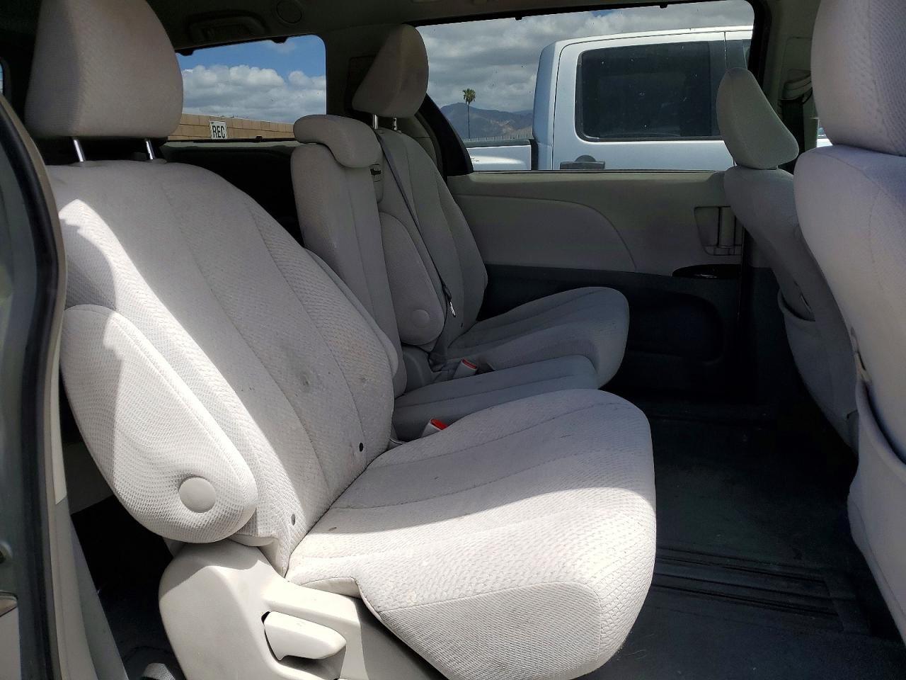 2012 Toyota Sienna Le Silver vin: 5TDKK3DC6CS216204