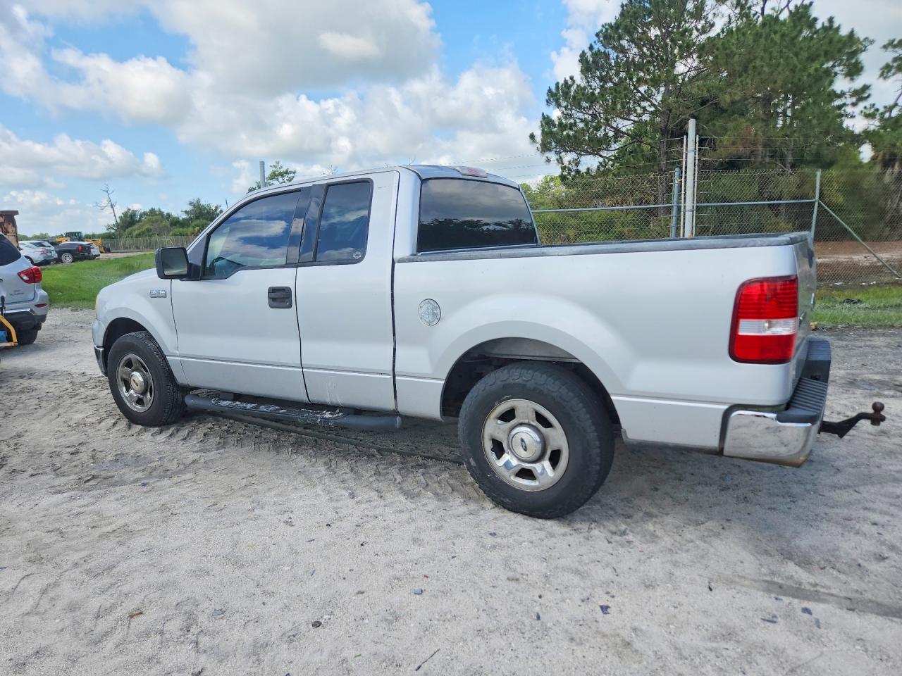 2004 Ford F150 Silver vin: 1FTRX12514FA26885