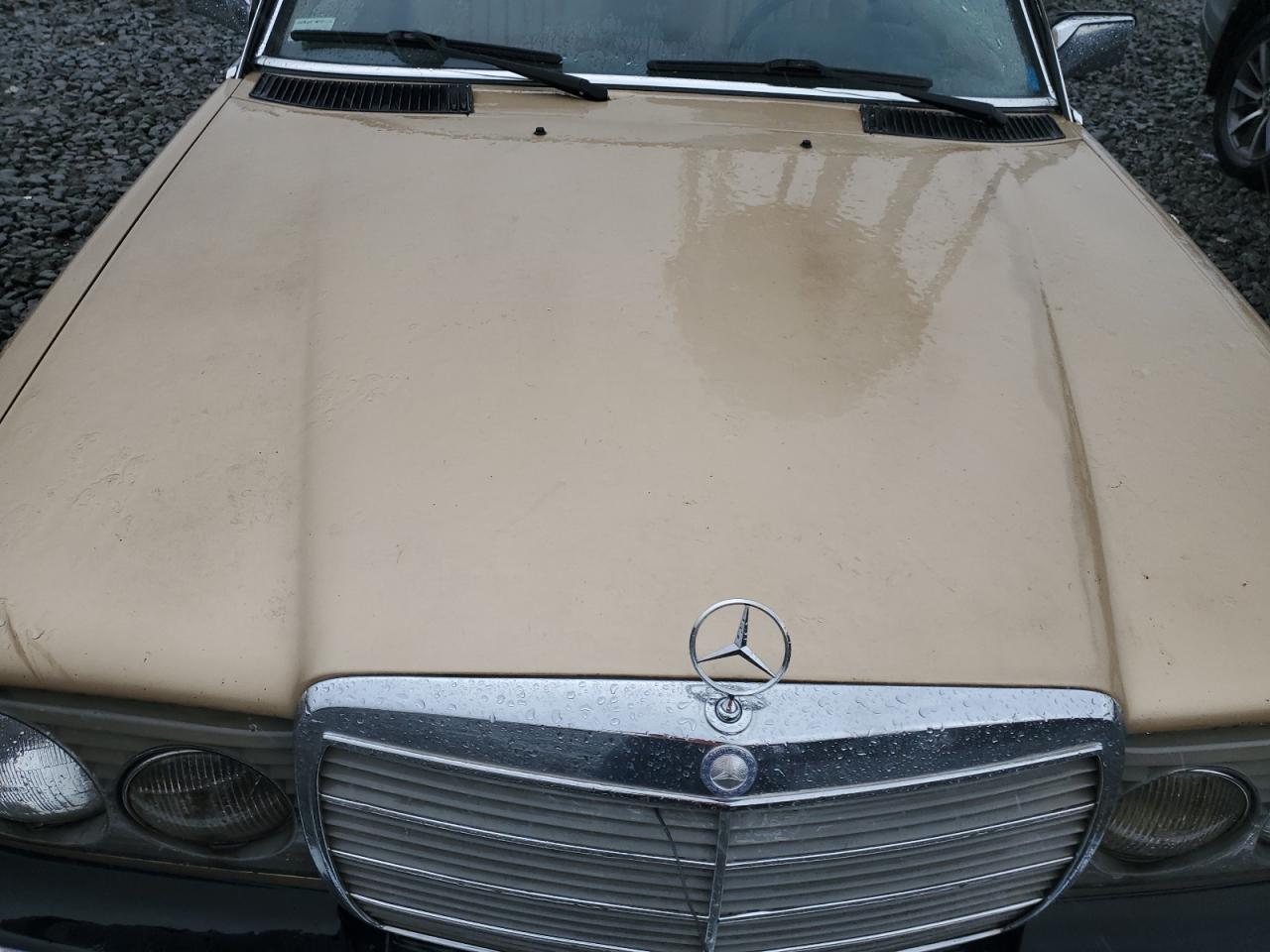 1984 Mercedes-benz 300 Cdt Золотой vin: WDBAB53A1EA138940