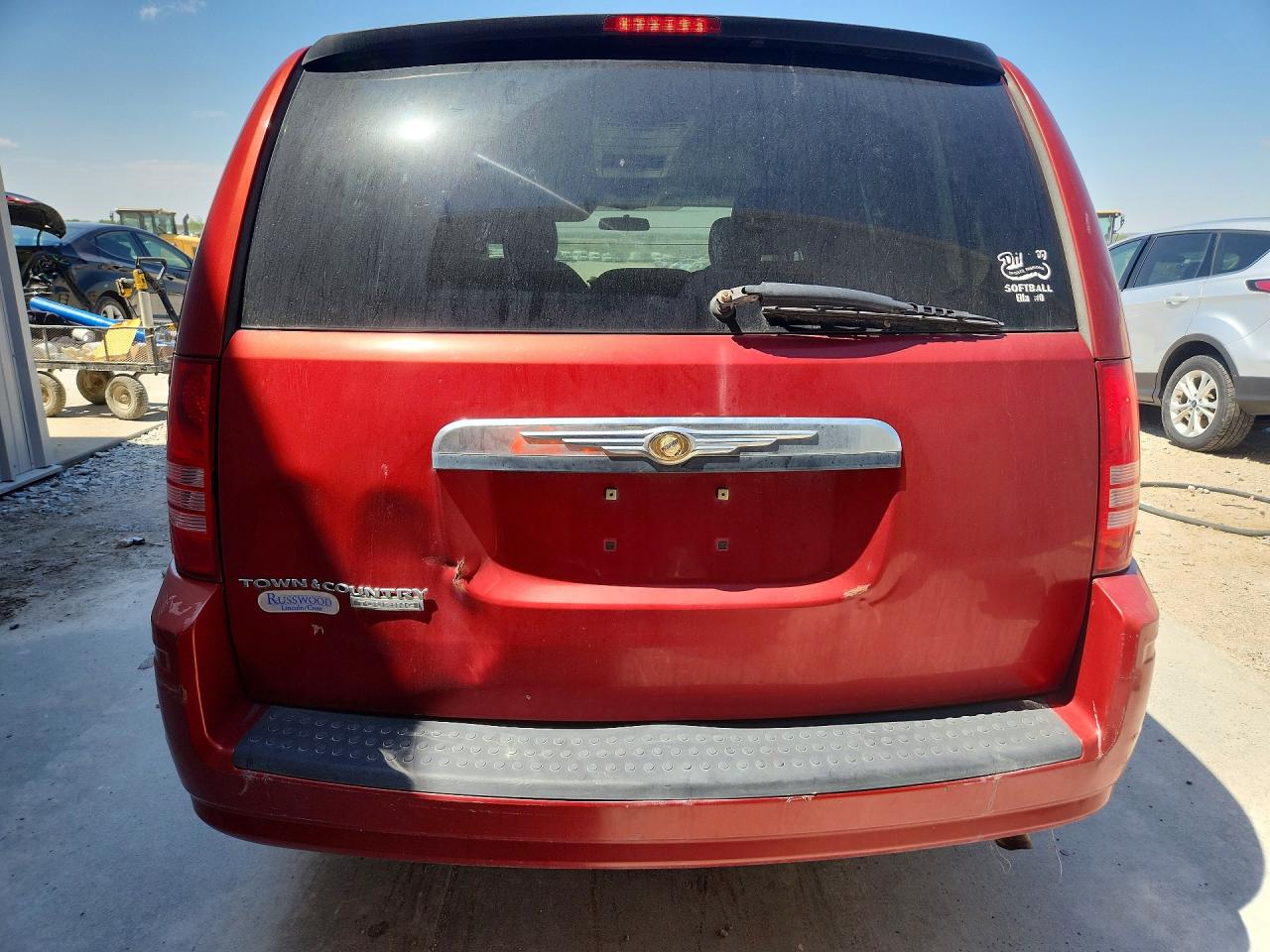 2008 Chrysler Town & Country Touring Red vin: 2A8HR54P68R658770
