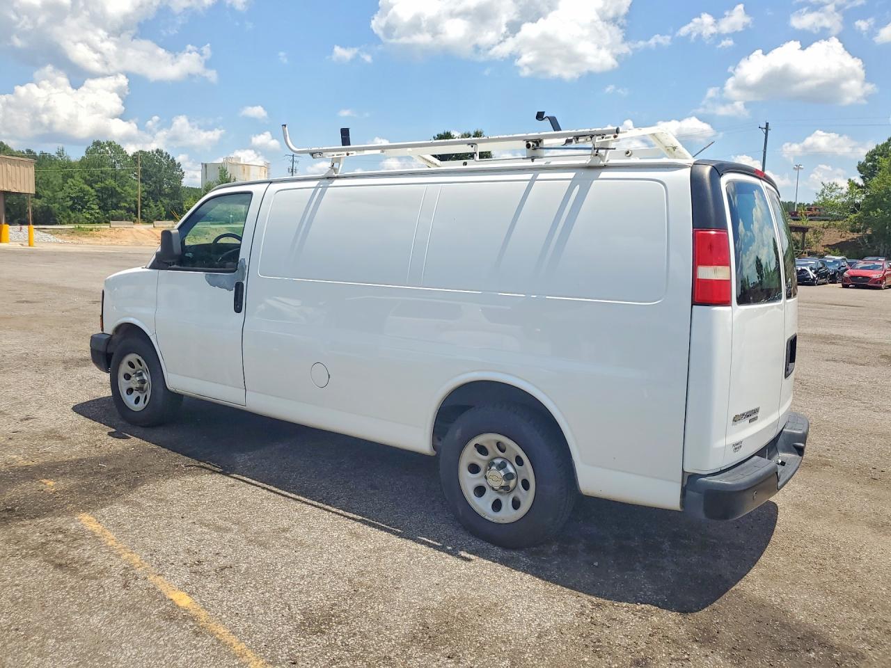 2013 Chevrolet Express G1500 Белый vin: 1GCSGAF46D1111382