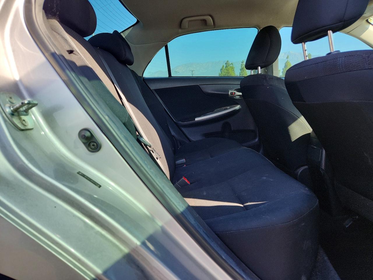 2011 Toyota Corolla S Silver vin: 2T1BU4EE5BC613698