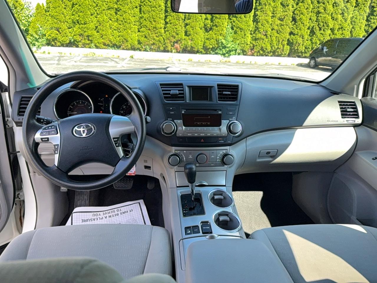 2011 Toyota Highlander Base White vin: 5TDBK3EH6BS057645