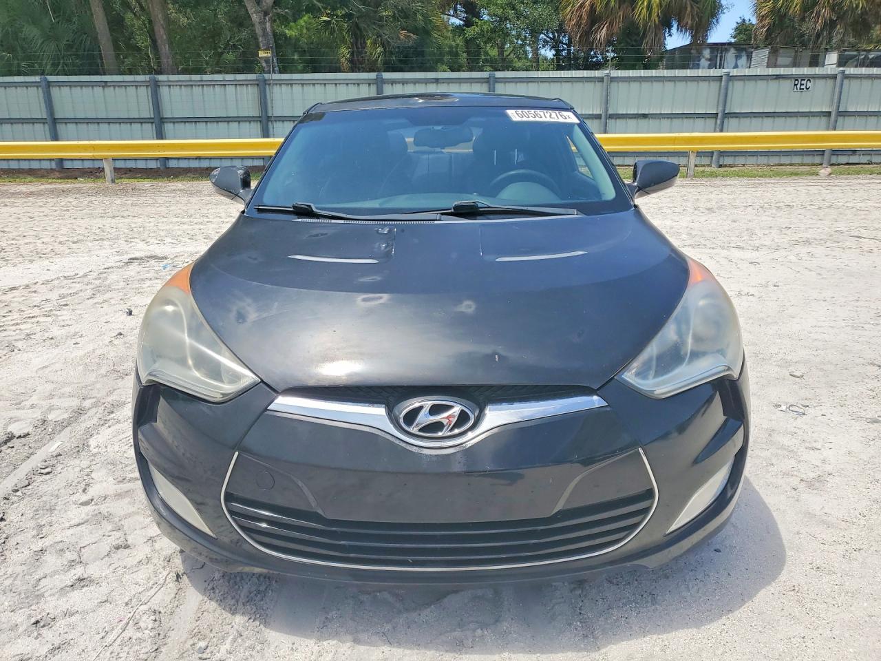 2013 Hyundai Veloster Base Black vin: KMHTC6AD9DU130880