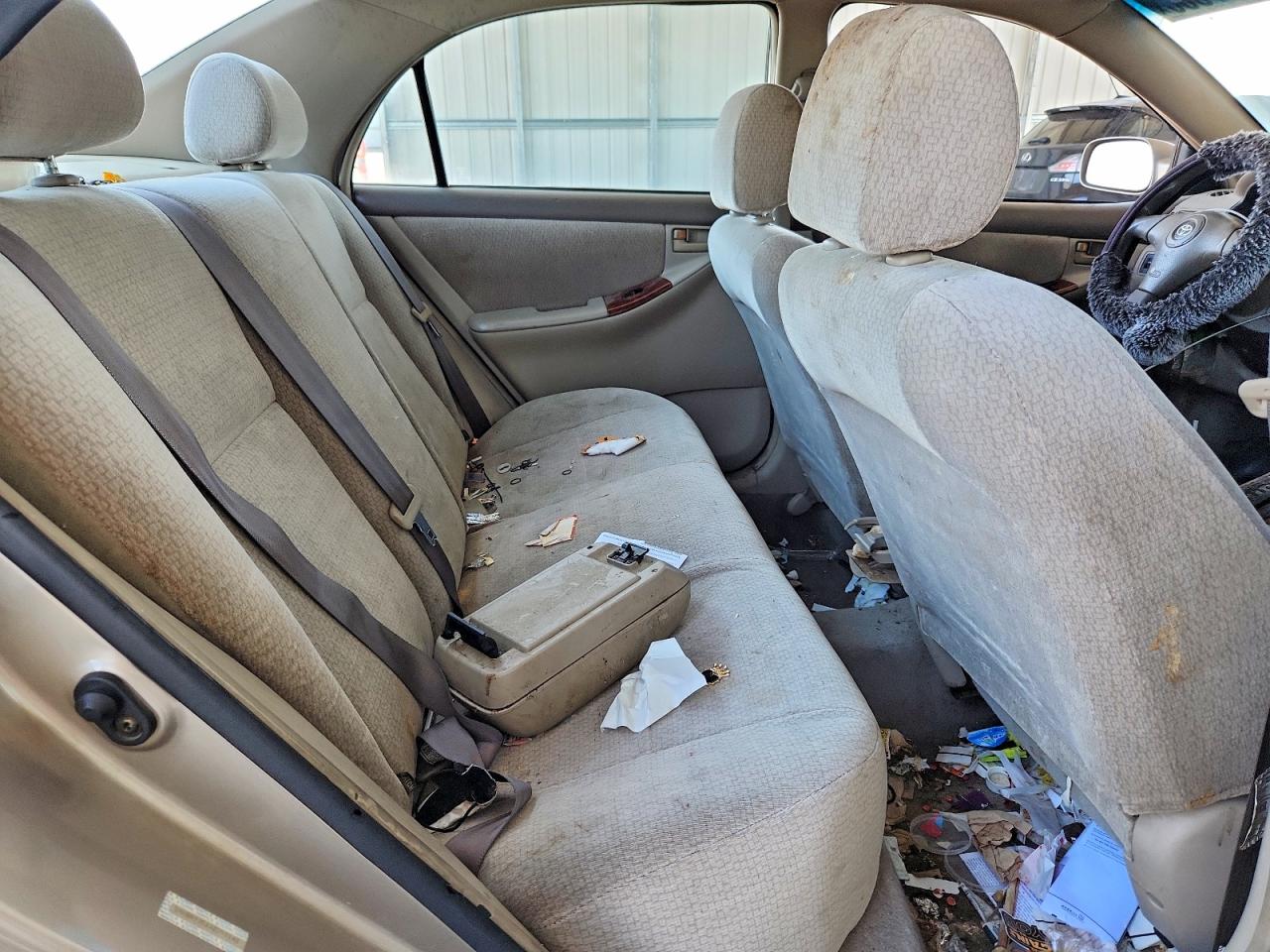 2004 Toyota Corolla Le Золотой vin: 1NXBR32E64Z258140