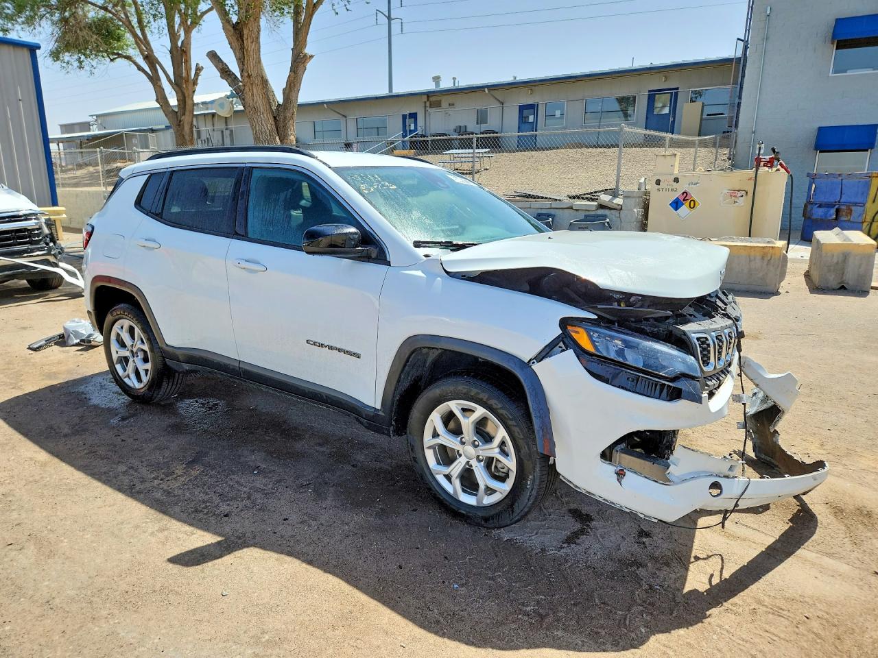 2024 Jeep Compass Latitude Белый vin: 3C4NJDBN4RT117566