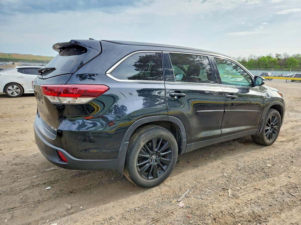 2019 Toyota Highlander Se Black vin: 5TDJZRFH9KS622317