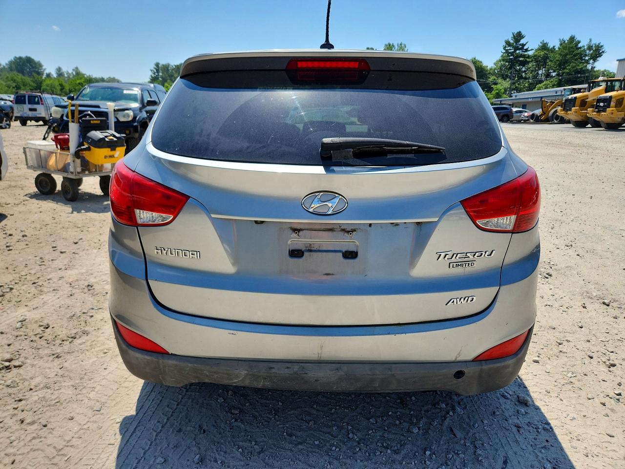 2012 Hyundai Tucson Limited Silver vin: KM8JUCAC0CU382719