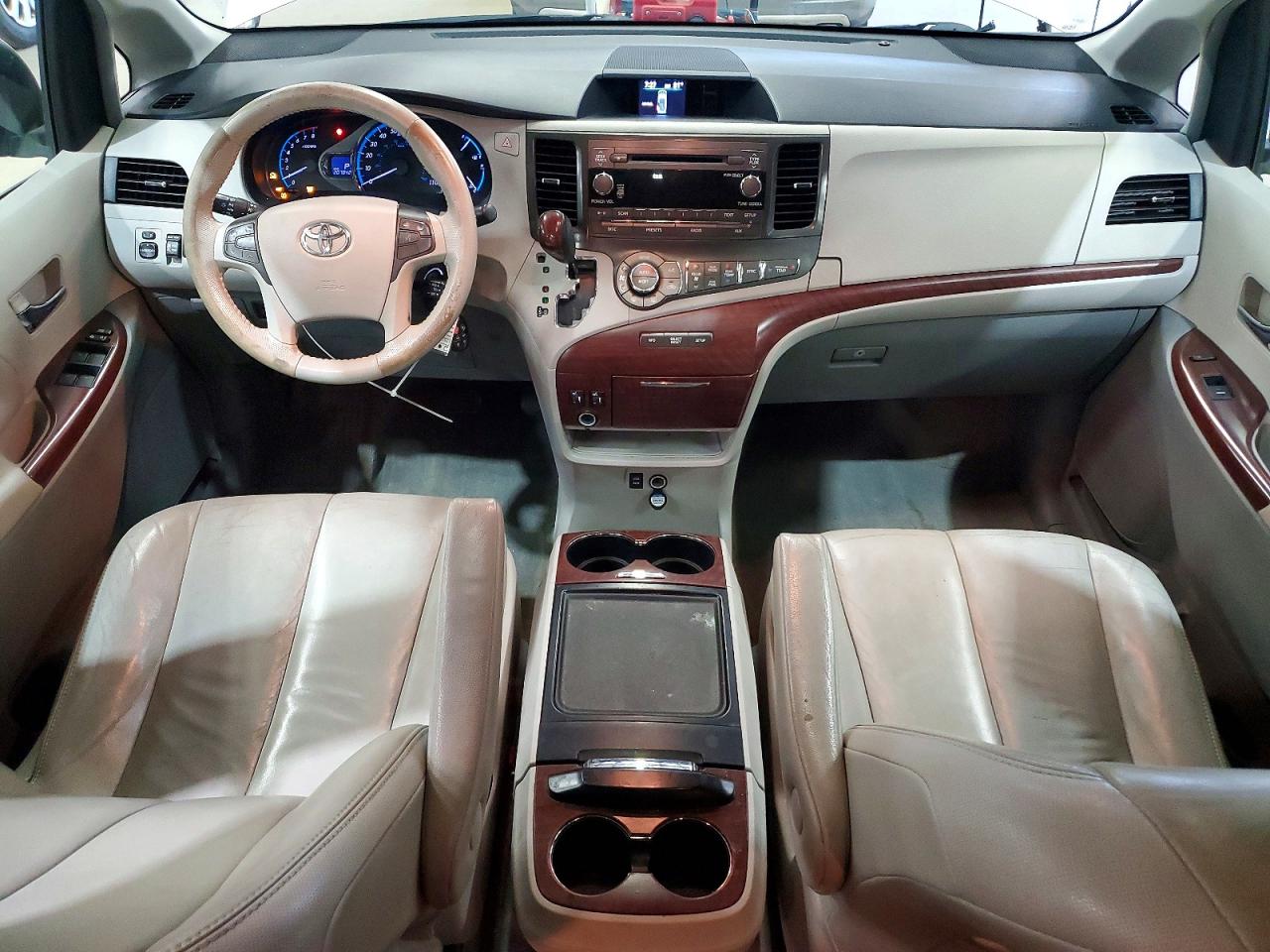2013 Toyota Sienna Xle 7-passenger Silver vin: 5TDDK3DC6DS053919