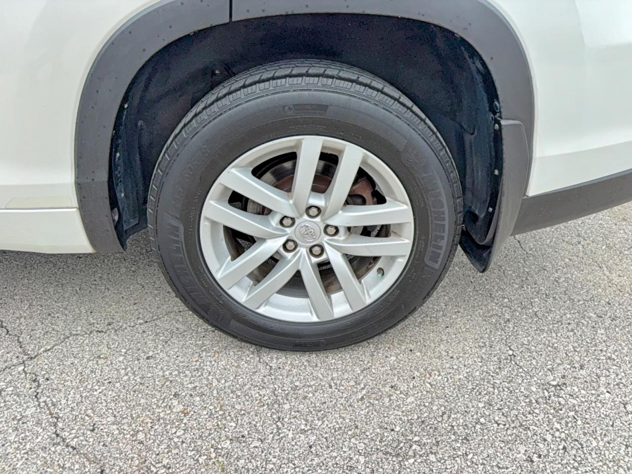 2014 Toyota Highlander Le Белый vin: 5TDBKRFH1ES015566
