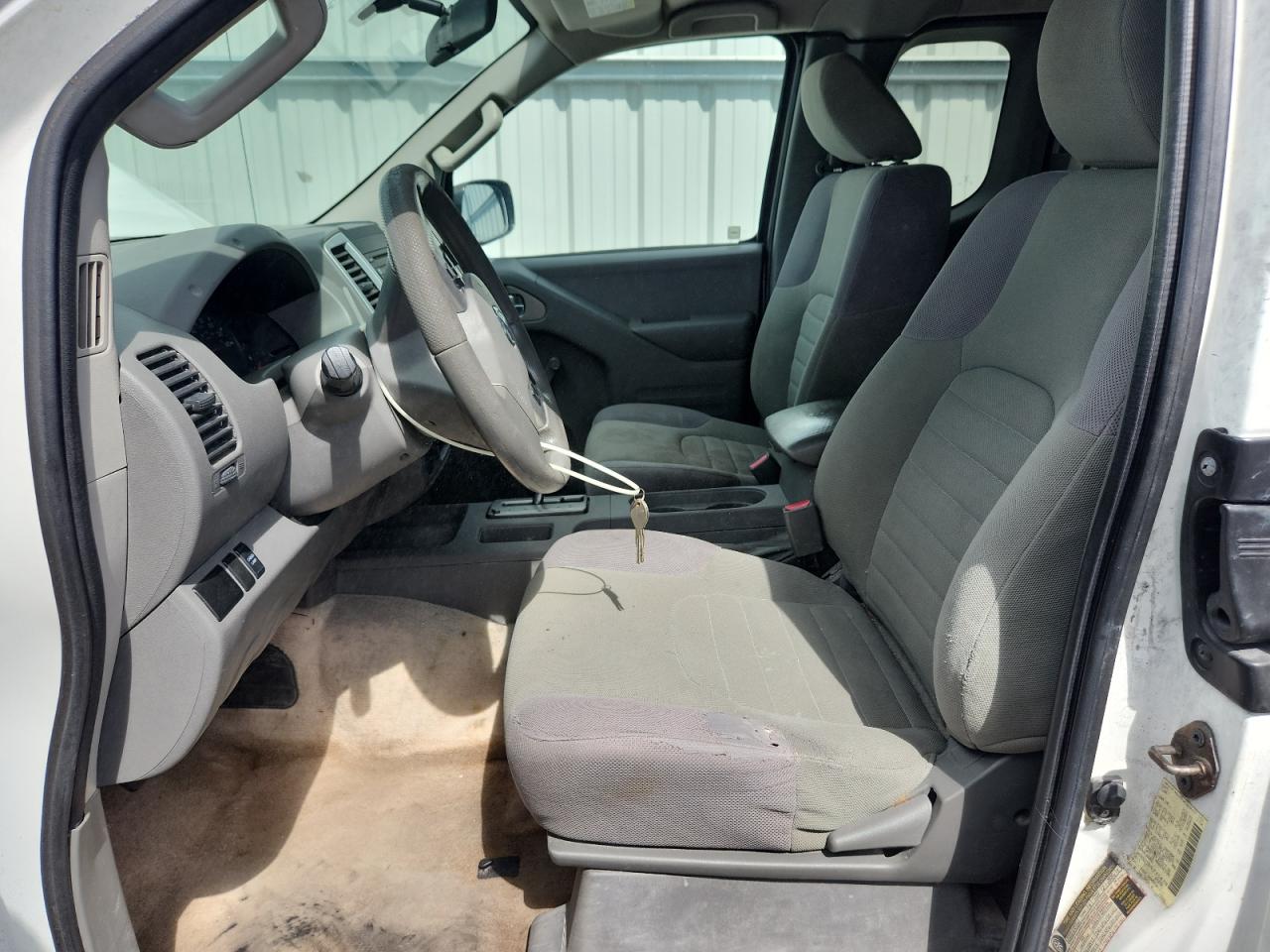 2015 Nissan Frontier S White vin: 1N6BD0CT8FN735479 Damage: Left Front Seat Cushion, Worn, Replacement Required
