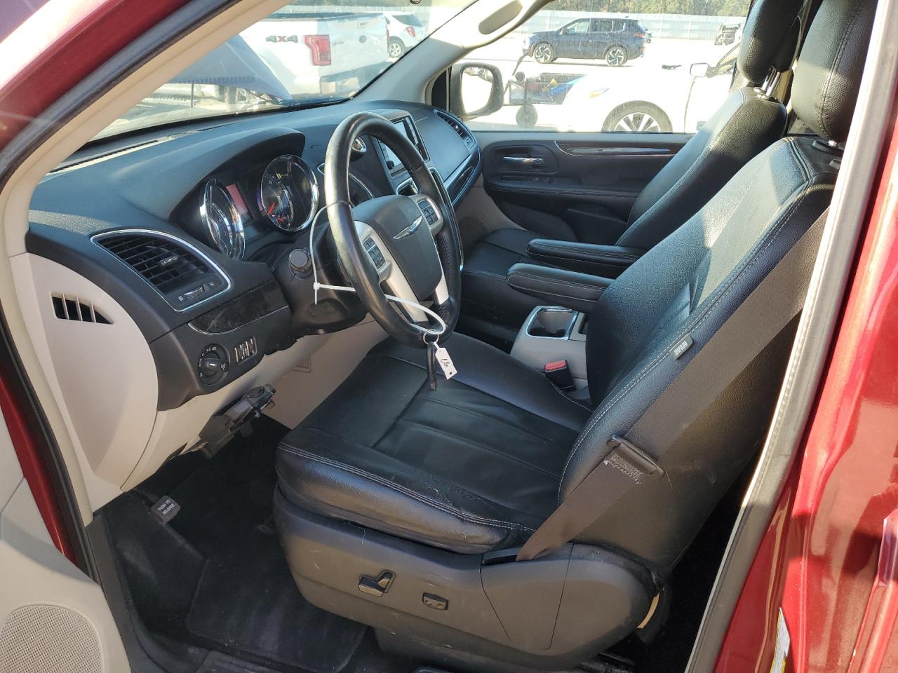 2014 Chrysler Town & Country Touring Red vin: 2C4RC1BG4ER437754