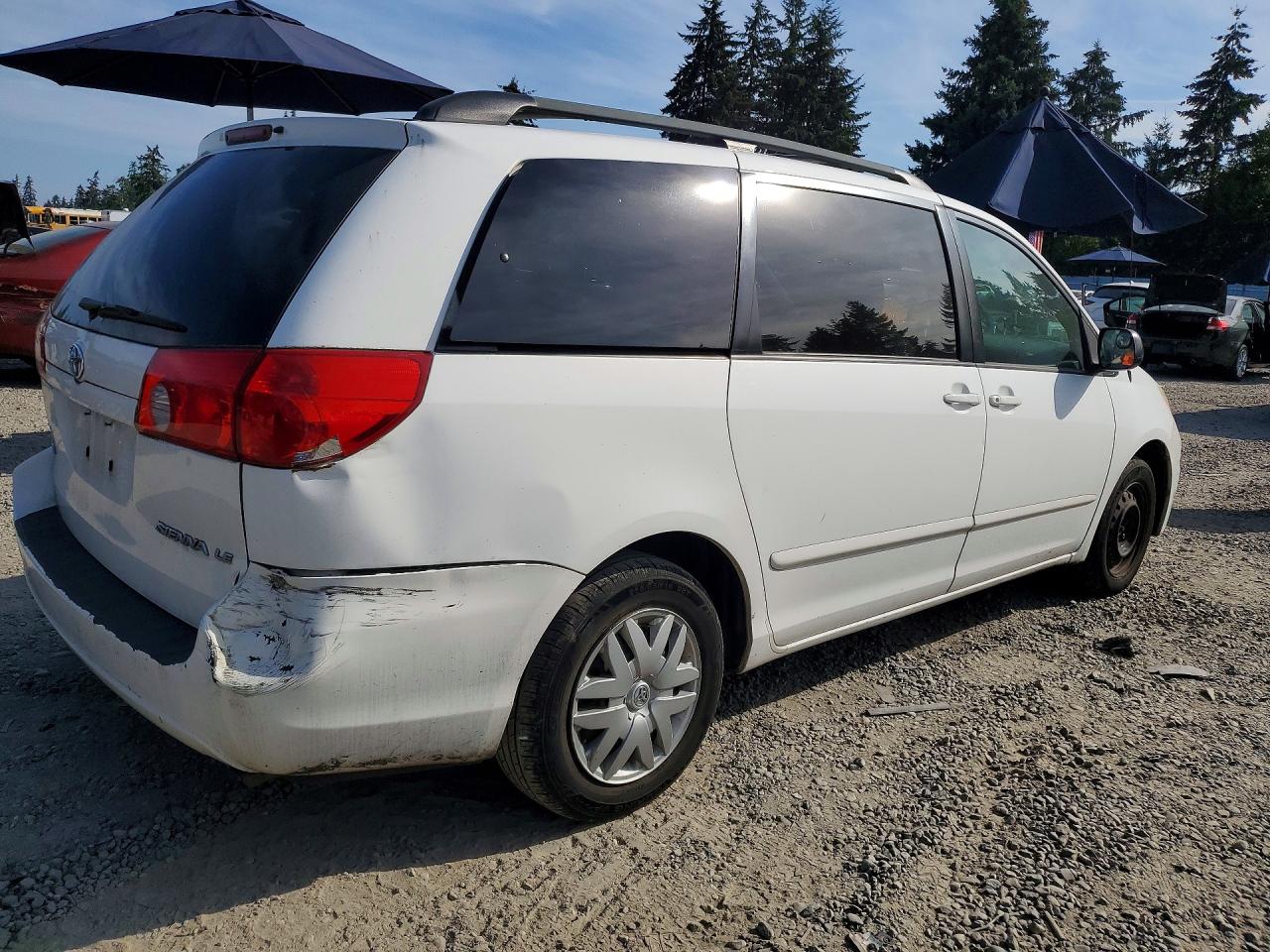 2007 Toyota Sienna Le 8-passenger White vin: 5TDZK23C77S022216