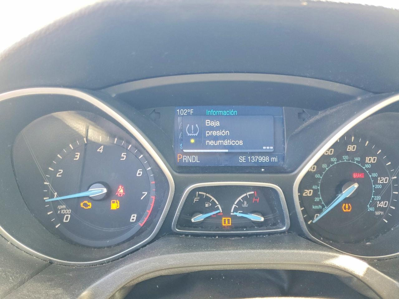 2014 Ford Focus Se Red vin: 1FADP3K28EL176738