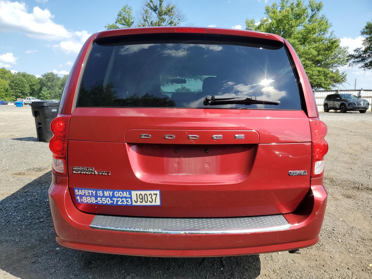 2014 Dodge Grand Caravan Se Burgundy vin: 2C4RDGBG8ER114128 Damage: Rear Bumper Step Pad, Cracked, Replacement Required