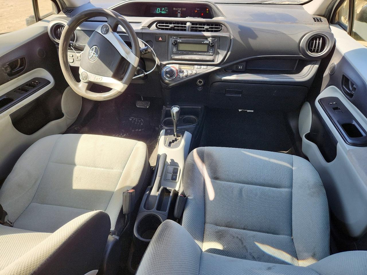 2013 Toyota Prius C One White vin: JTDKDTB34D1557256