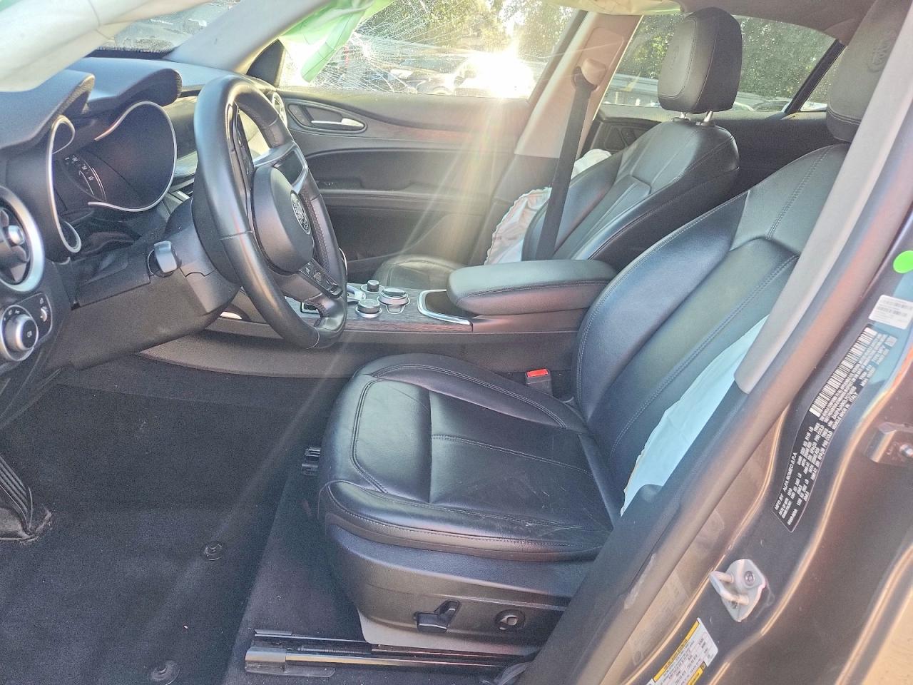 2020 Alfa Romeo Stelvio Gray vin: ZASPAJAN2L7C74055