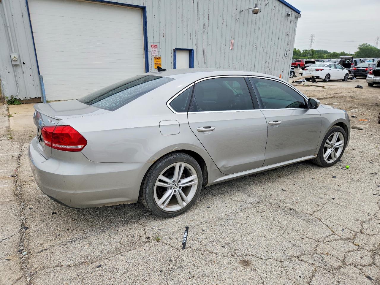 2014 Volkswagen Passat Se Серебряный vin: 1VWBS7A31EC053328