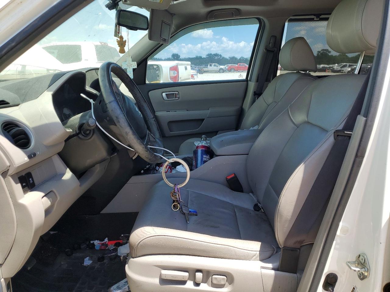 2013 Honda Pilot Touring White vin: 5FNYF4H99DB007371