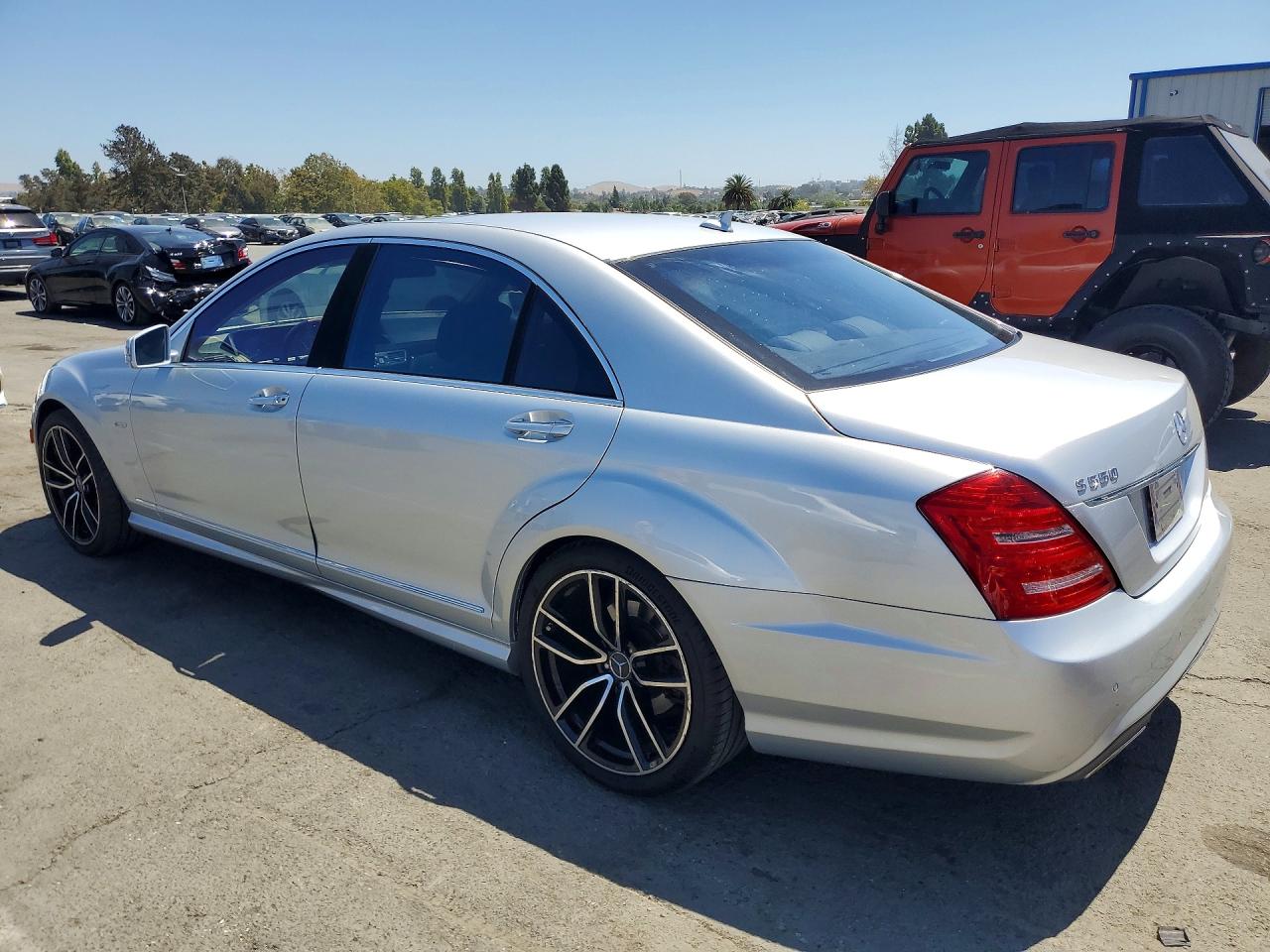 2012 Mercedes-benz S 550 Silver vin: WDDNG7DBXCA437174