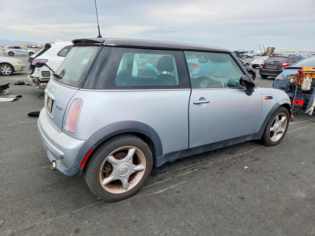 2004 Mini Cooper Silver vin: WMWRC33434TJ62740