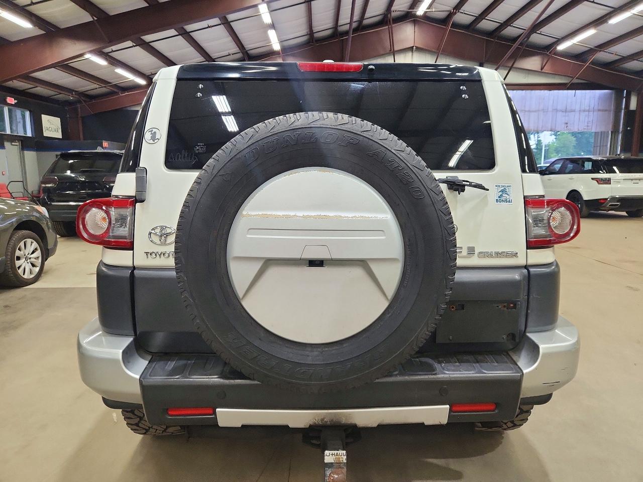 2013 Toyota Fj Cruiser Base Белый vin: JTEBU4BF0DK165056