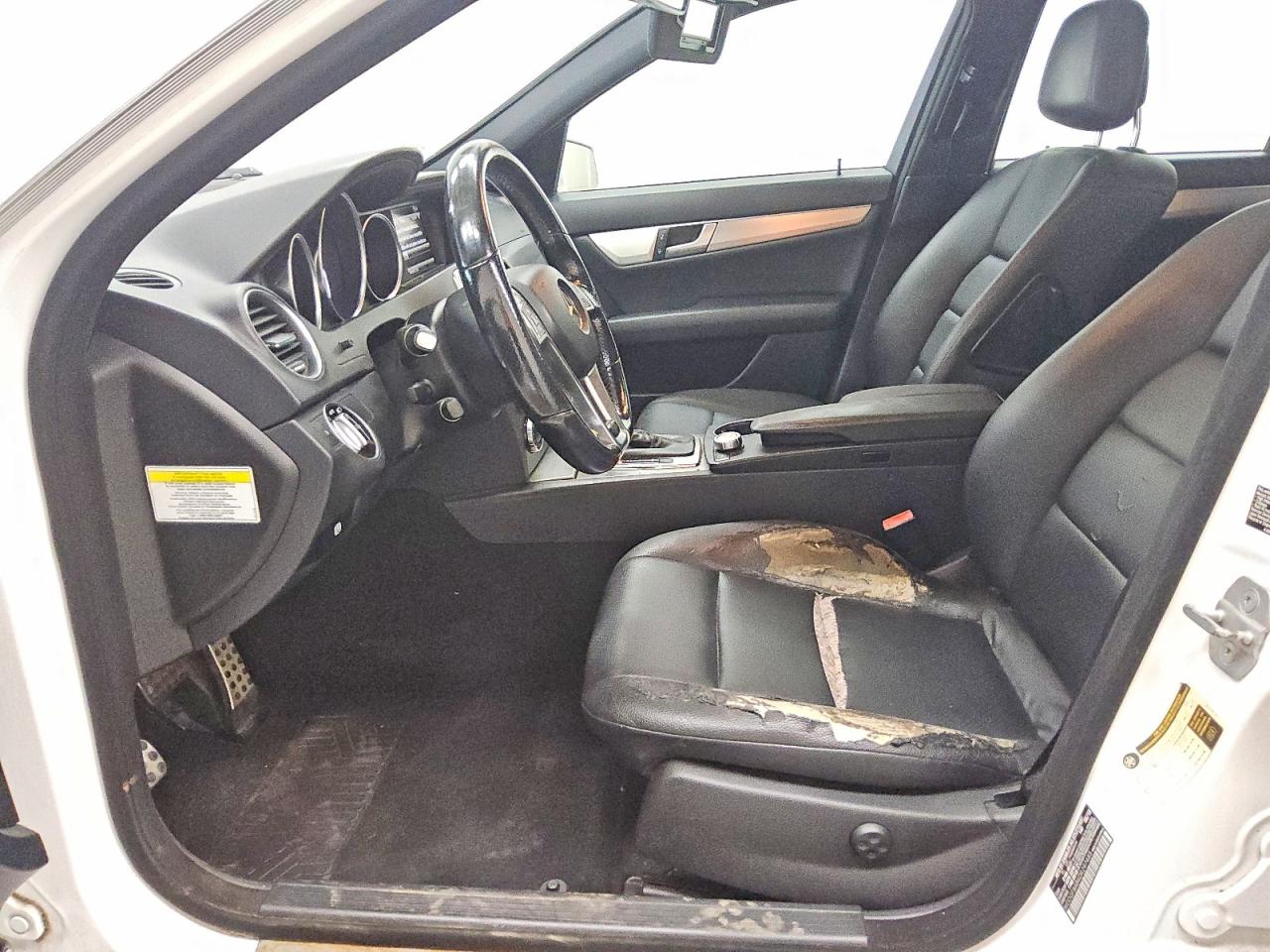 2013 Mercedes-benz C 300 4matic White vin: WDDGF8AB4DR297485