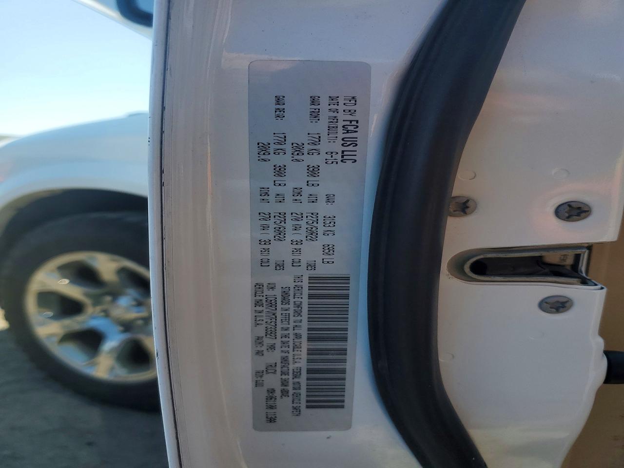 2015 Ram 1500 Laramie White vin: 1C6RR7VM7FS733927