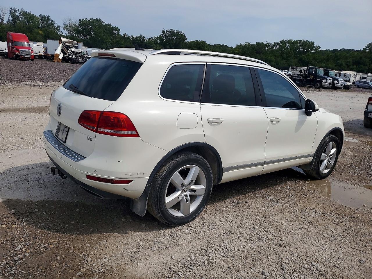 2012 Volkswagen Touareg V6 Белый vin: WVGFF9BP3CD003135