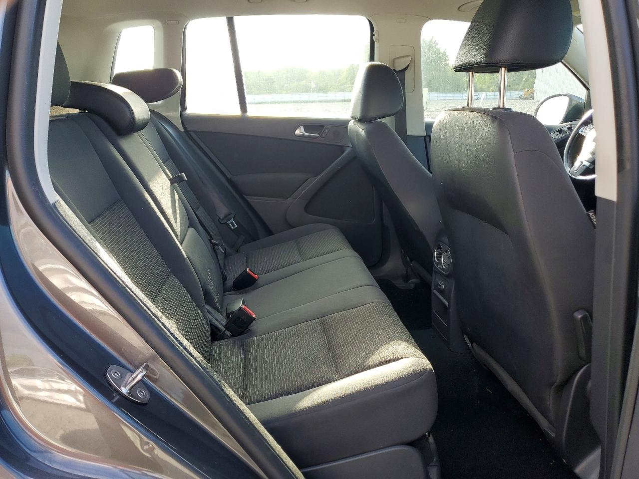 2014 Volkswagen Tiguan S Gray vin: WVGAV3AX8EW541087