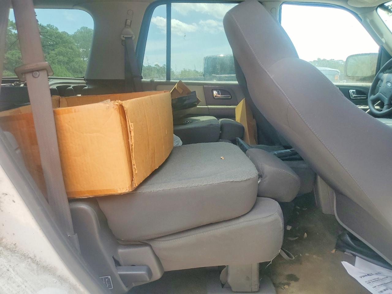 2005 Ford Expedition Xlt White vin: 1FMPU16555LB12452