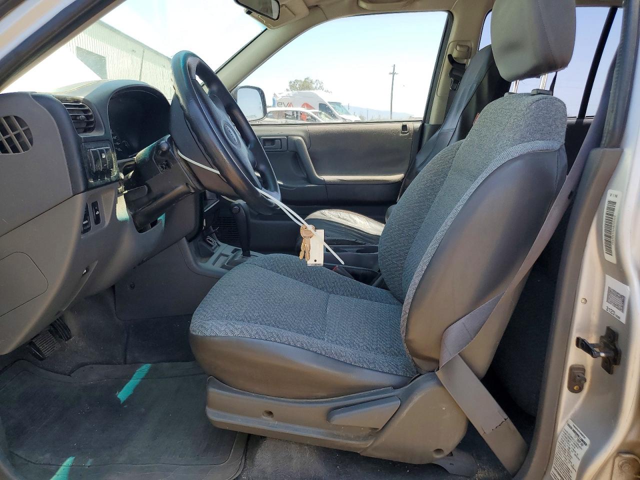 1998 Isuzu Rodeo S Silver vin: 4S2CK58W9W4306956