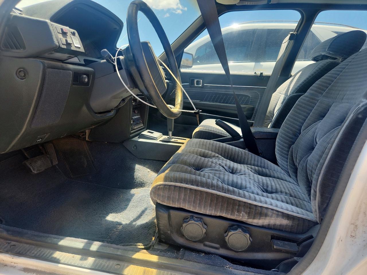 1986 Toyota Cressida Luxury White vin: JT2MX73E3G0058068